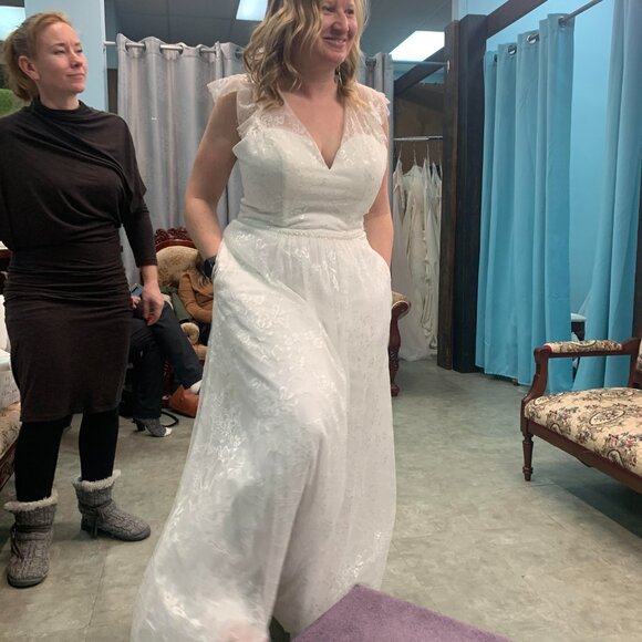 BOHO Vintage Sample Lace Aline Wedding Dress, V-Neck POCKETS Ruffle Cap Sleeves - Picture 7 of 15